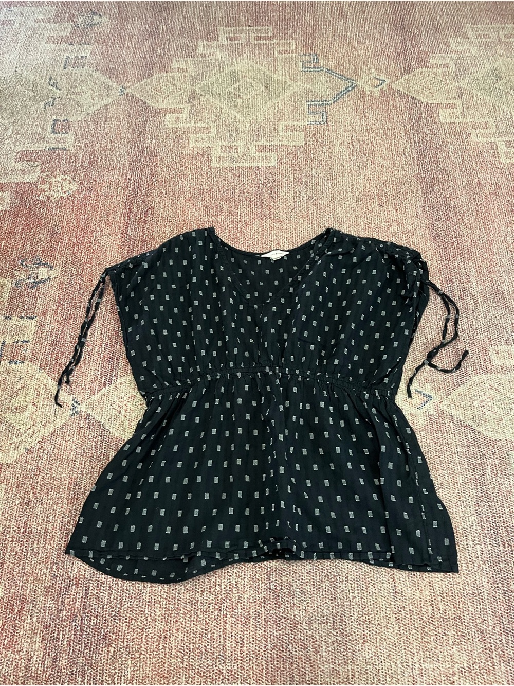 Lucky brand geometric woven v neck top with cinched waist and sleeves size med
